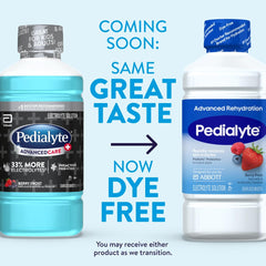 Close-up del líquido Berry Frost Pedialyte mostrando color y textura hidratante