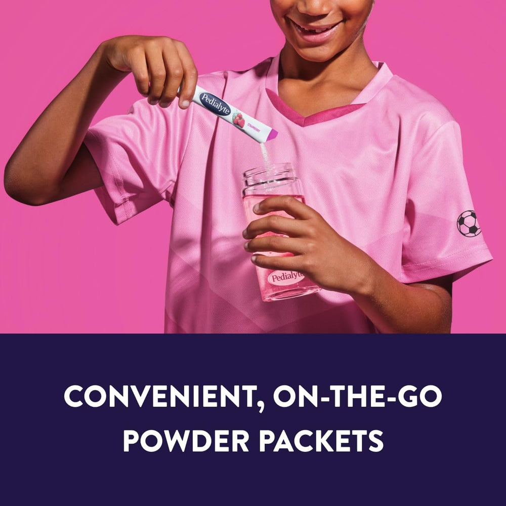 Pedialyte escena familiar usando el sobre para rehidratar después de ejercicio