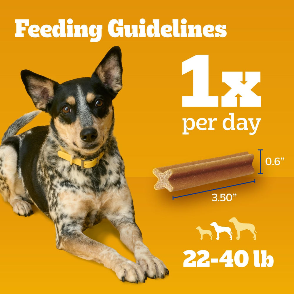 Paquete de Pedigree Dentastix sobre mesa como parte de rutina diaria