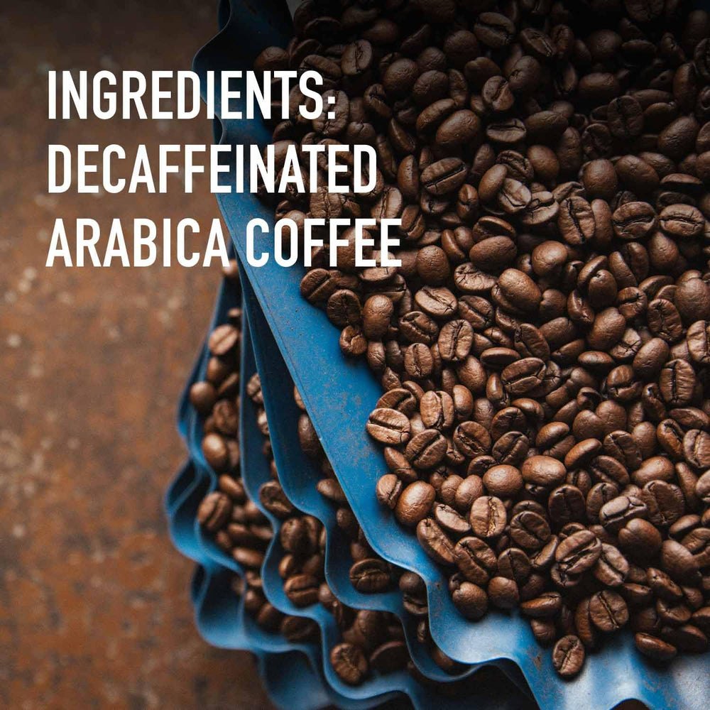 Peet's Coffee bolsa junto a objetos para escala, visualiza tamaño práctico