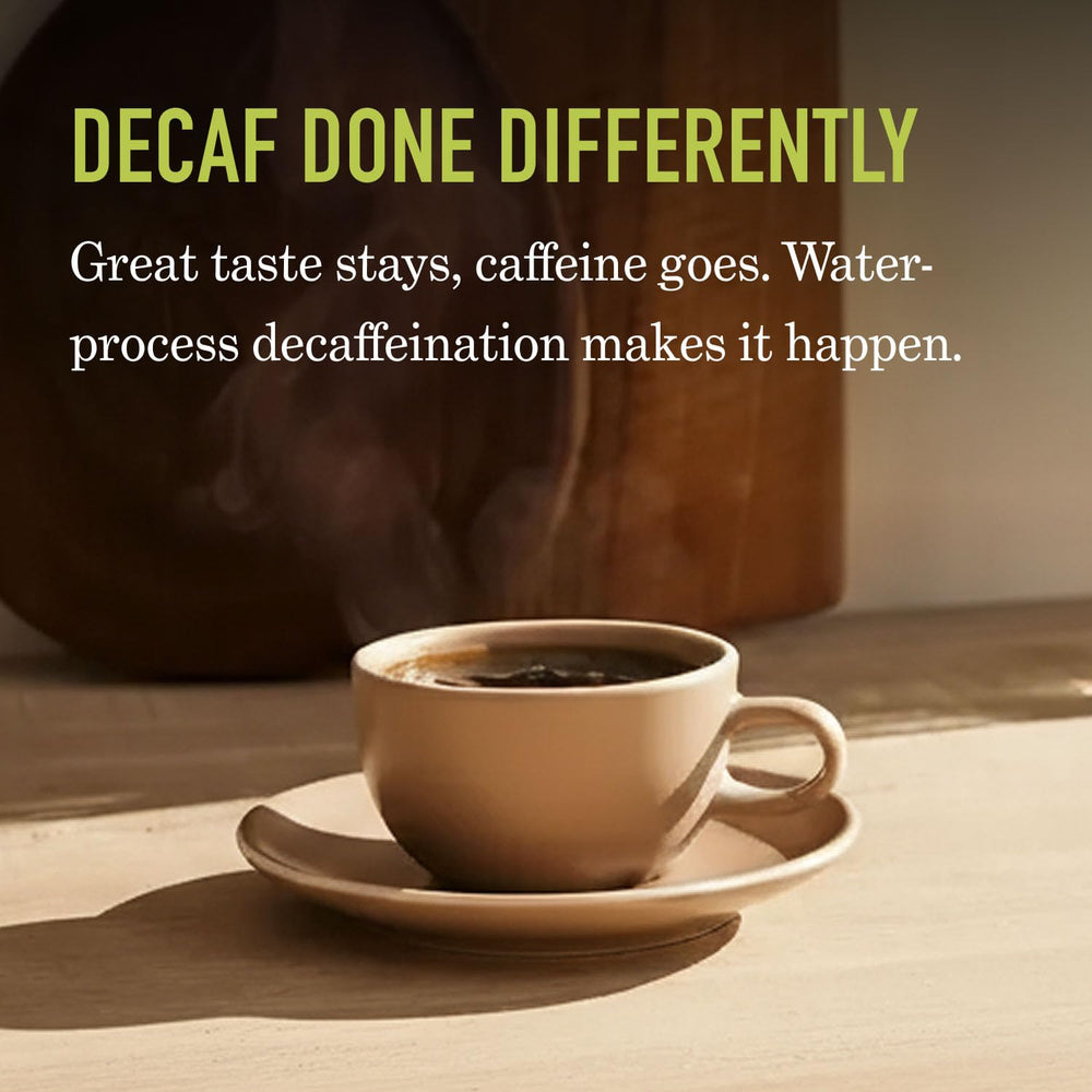 Peet's Coffee taza de café servido con vapor que sugiere aroma pleno