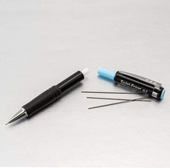 Pentel agarre ergonómico con textura que reduce la fatiga en escritura prolongada