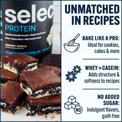 Batidora mezclando PEScience Select Protein con agua para un batido sin grumos y listo al instante