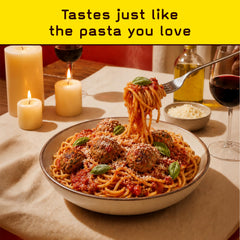 Pete's Pasta en plato servido con salsa y proteína, apetitoso