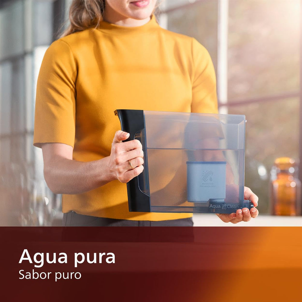 Philips AquaClean en ambiente con cafetera resaltando mantenimiento sencillo