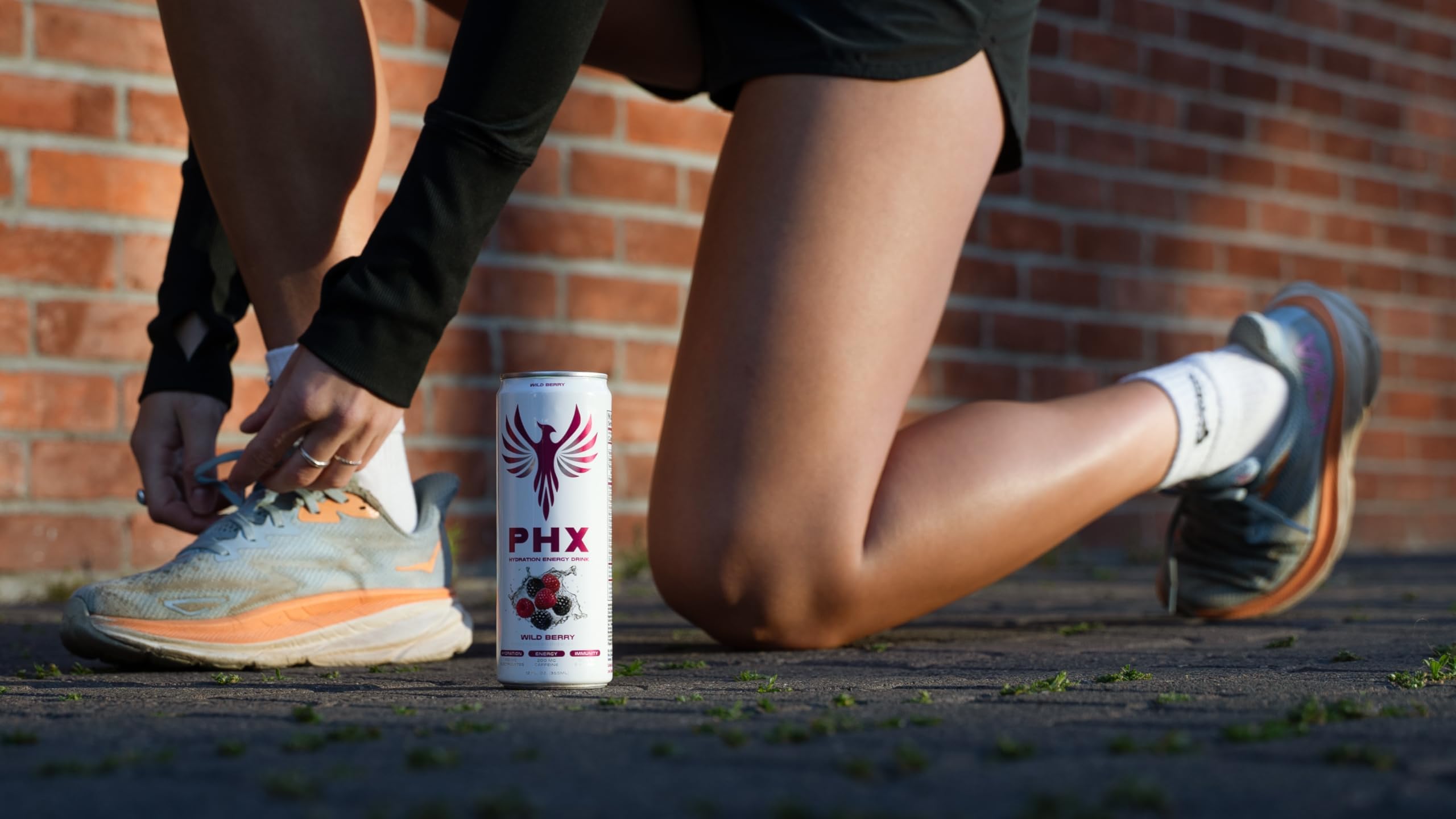 PHX bebida servida en vaso con hielo para hidratación rápida