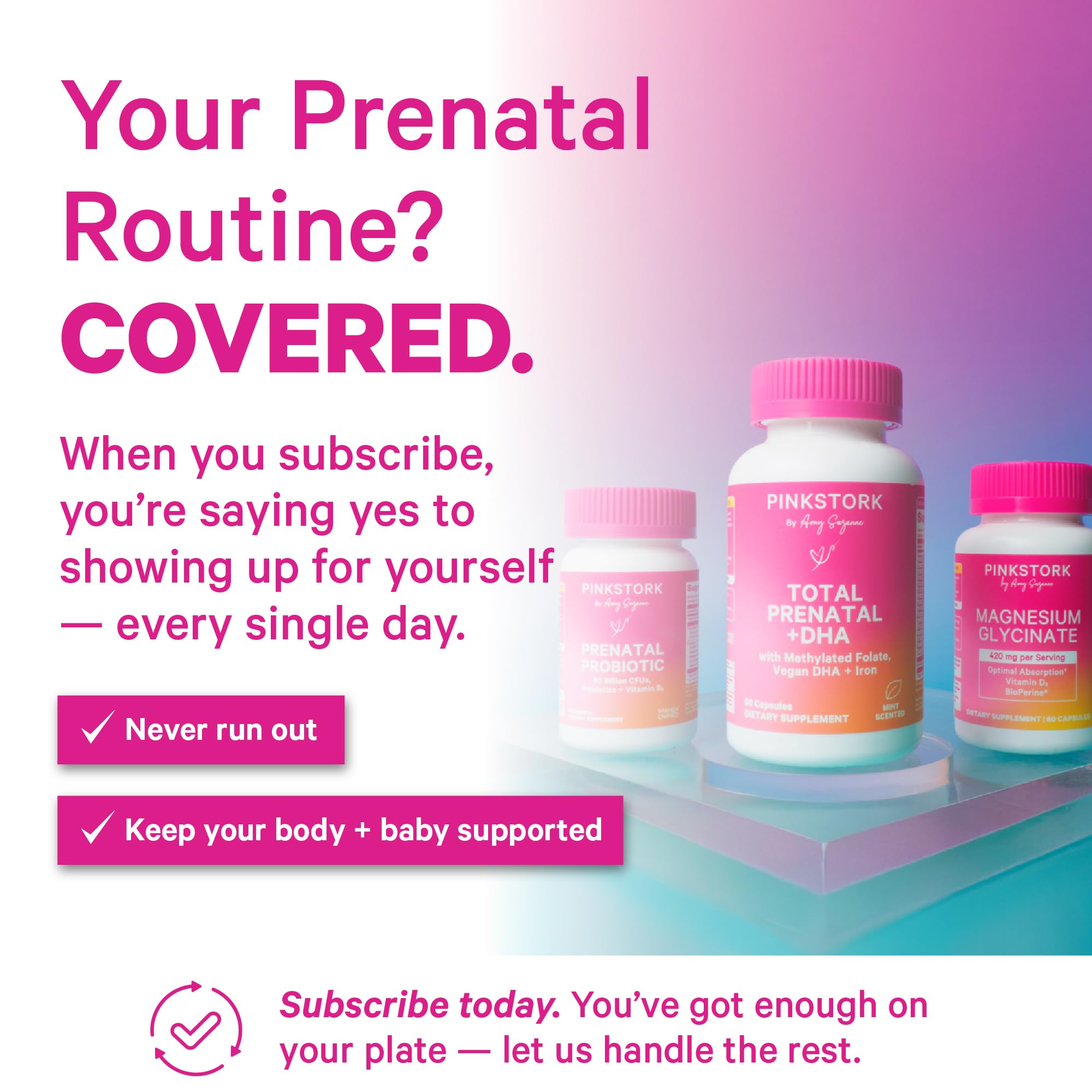 Pink Stork cápsulas en mano para comparar tamaño y dosificación diaria