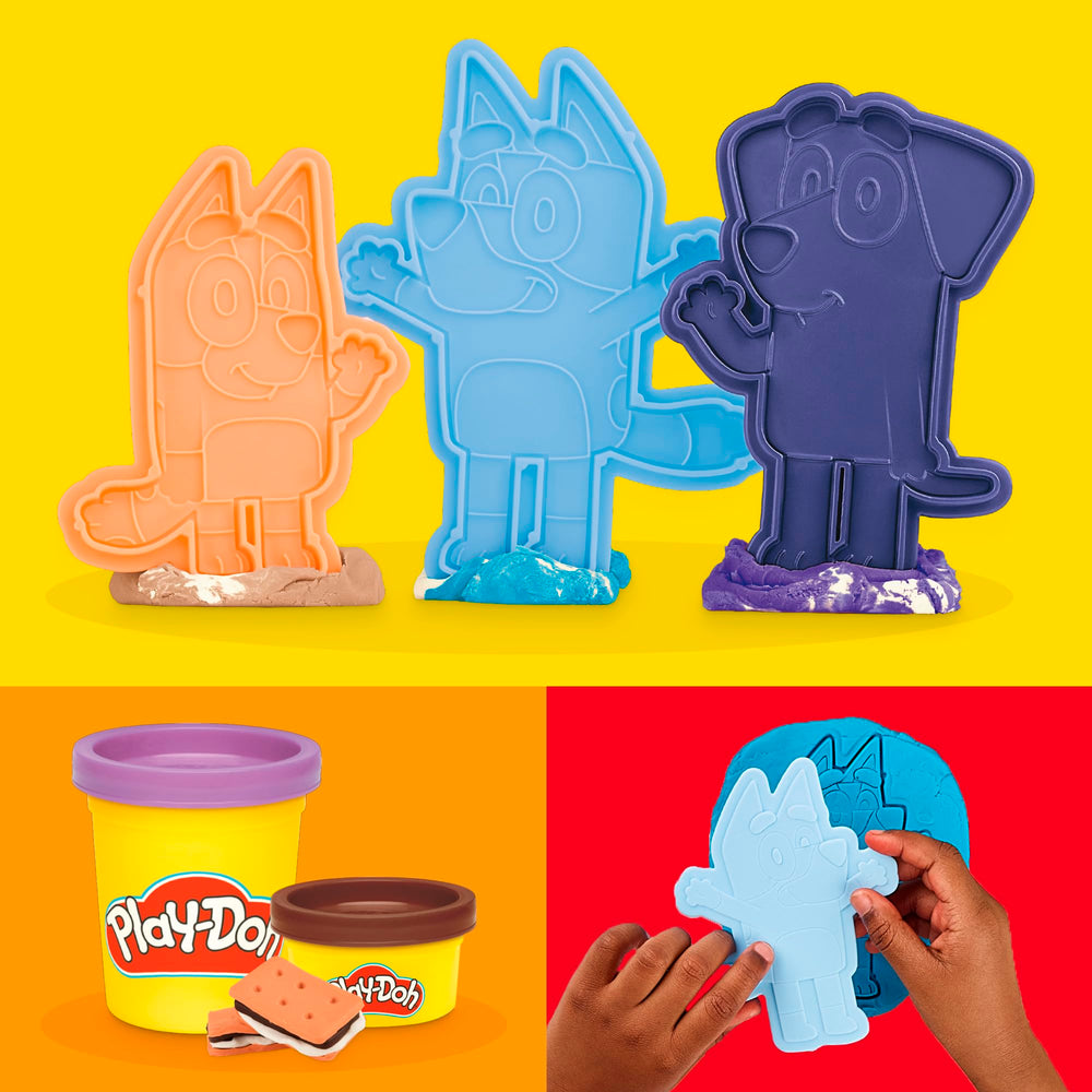 Play‑Doh escena familiar en tapete estimulando juego compartido