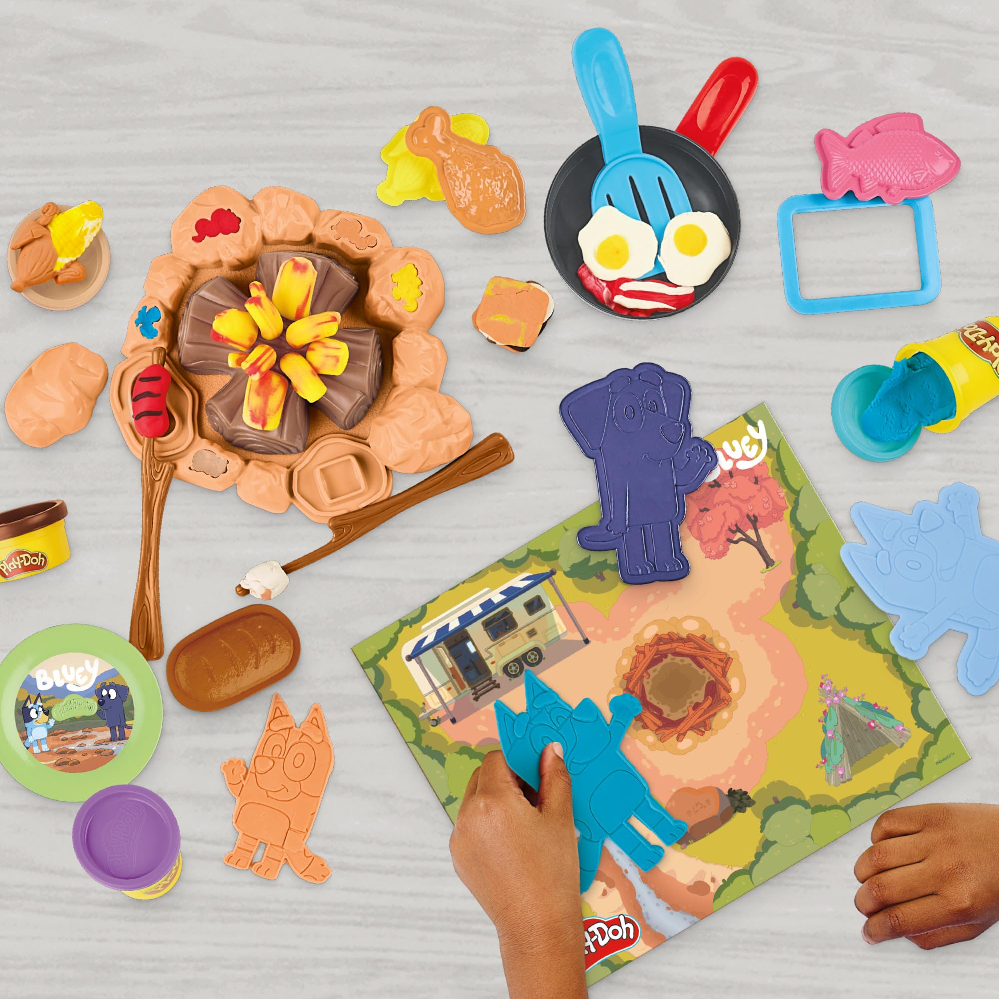 Play‑Doh tapete de campamento que facilita historias y recogida