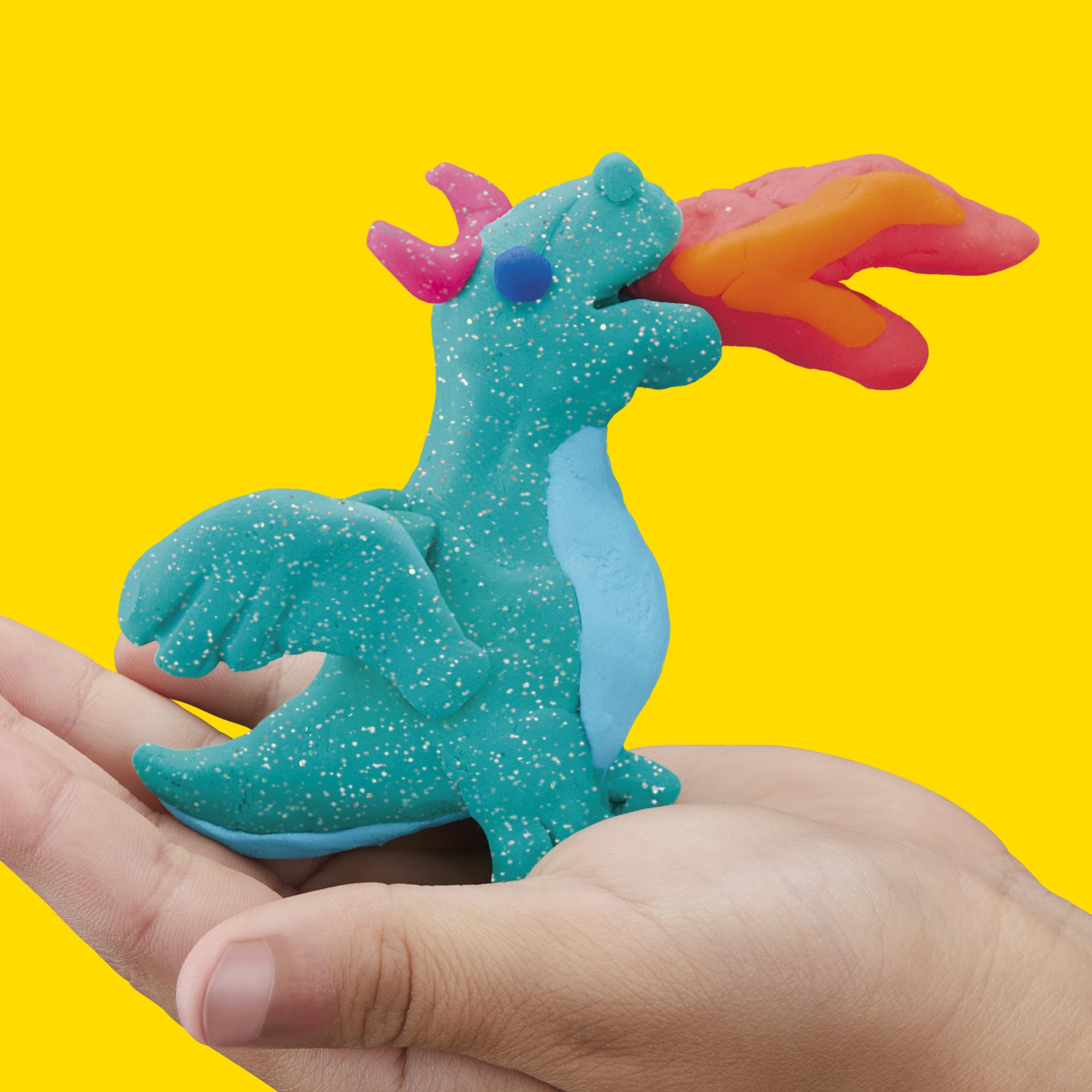 Play‑Doh lata junto a regla para comparar tamaño, práctico para sesiones cortas