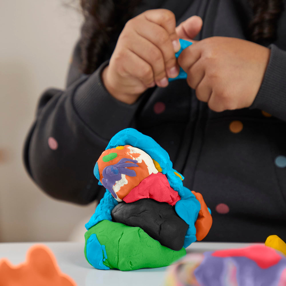Play‑Doh comparación con mano para ver tamaño y porción