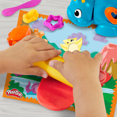 Play-Doh detalle en la cabeza del dinosaurio con textura que genera cabello divertido
