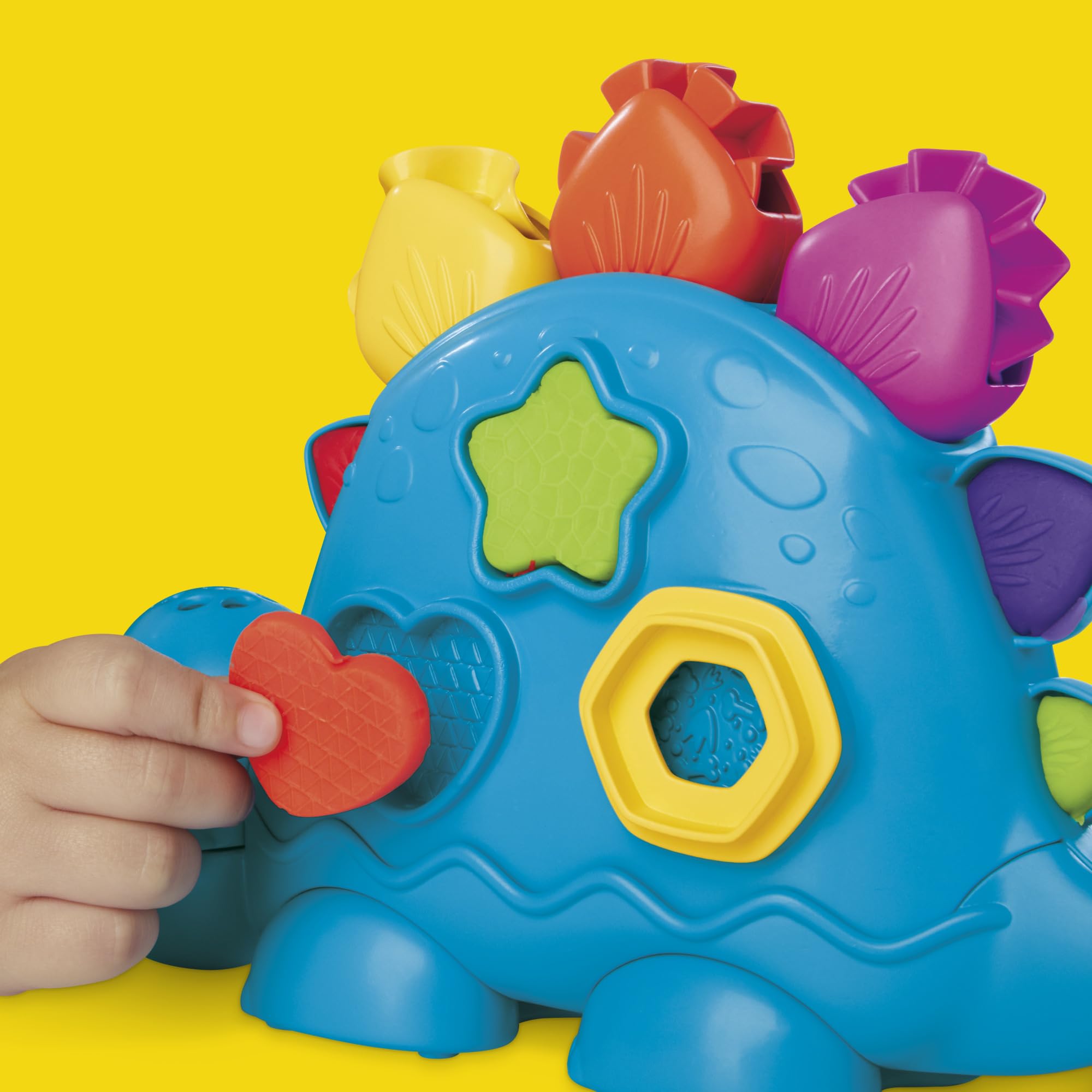 Play-Doh compartimento trasero abierto con piezas guardadas para fácil almacenamiento