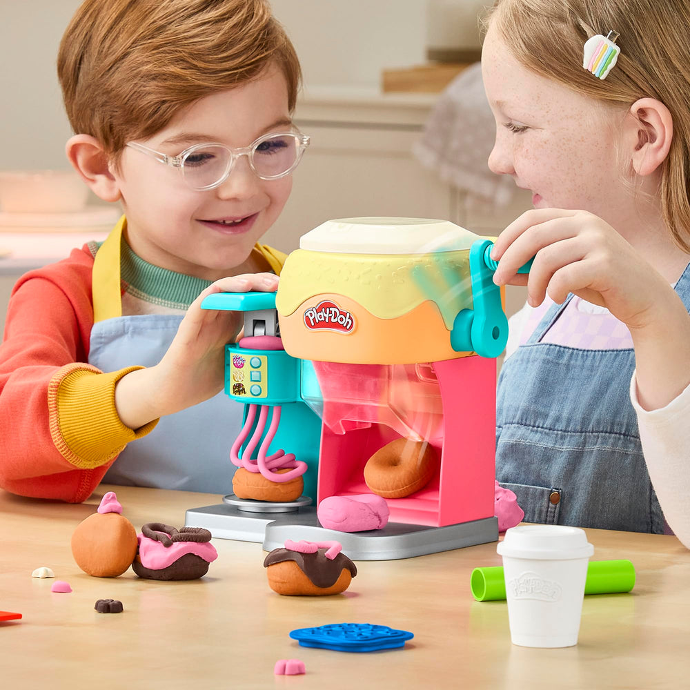 Play‑Doh donuts decorados en escena de juego, inspira ideas para decoración creativa