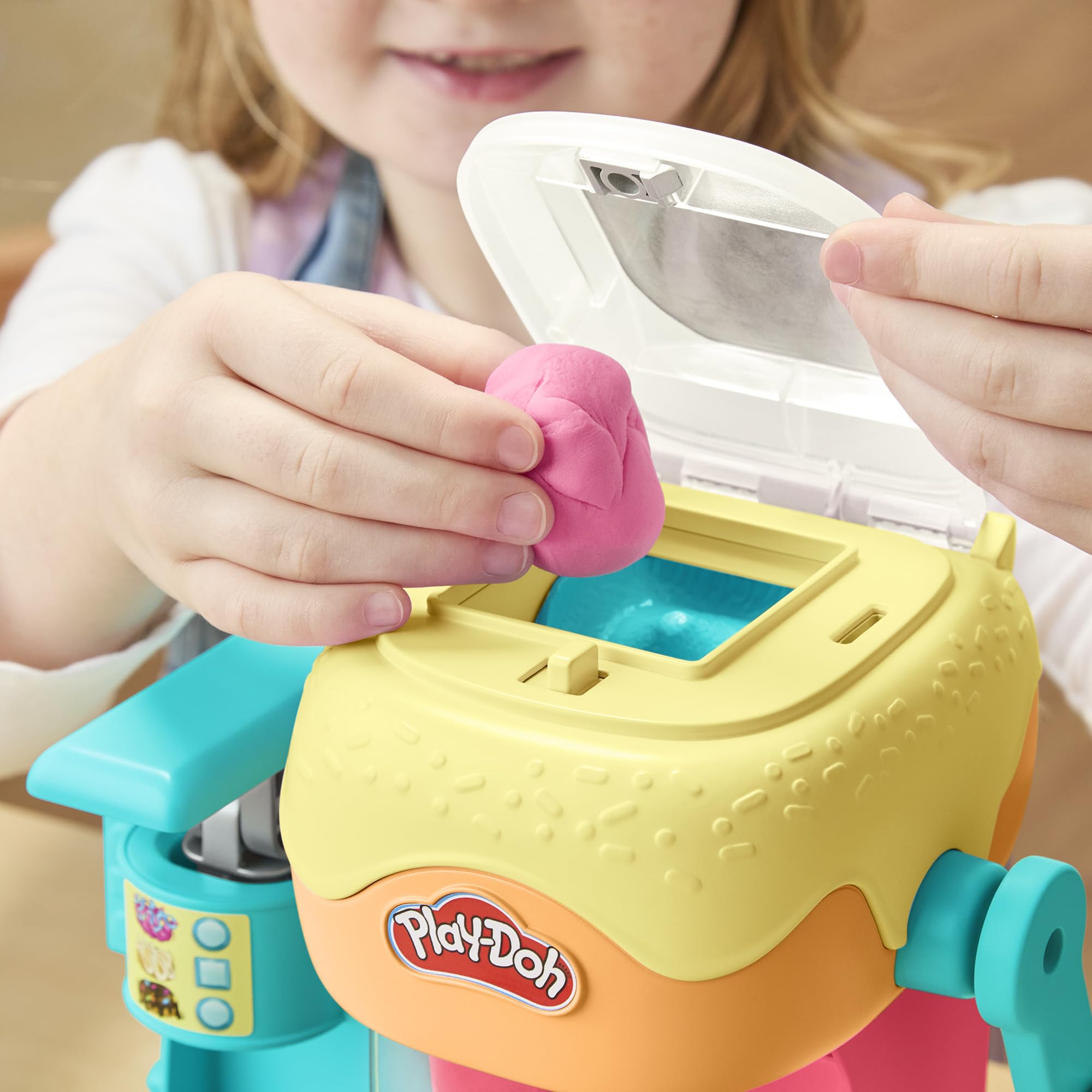 Play‑Doh detalle del molde para donuts mostrando formas, permite crear tres estilos