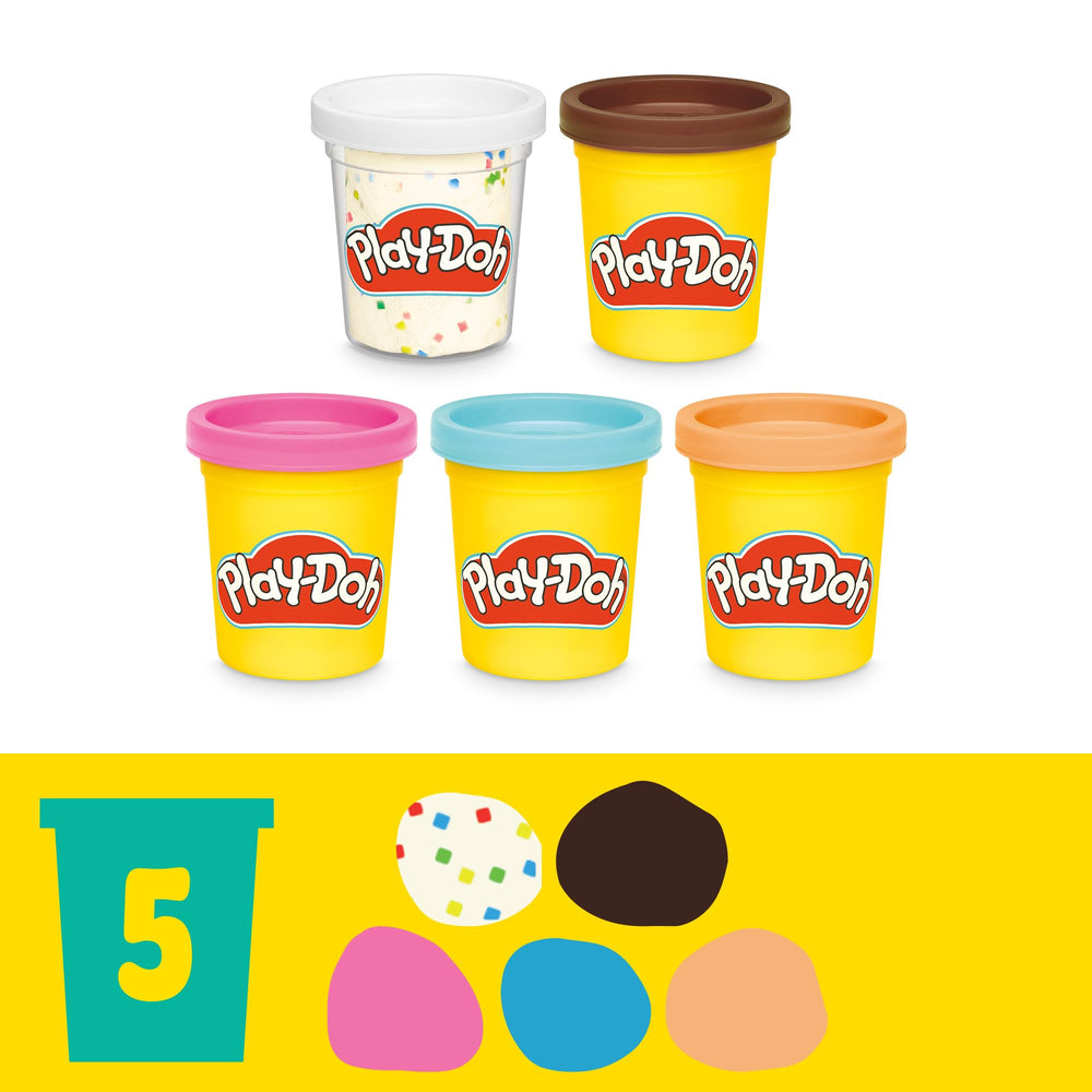 Play‑Doh cinco latas de colores abiertas, ofrecen variedad para experimentar colores