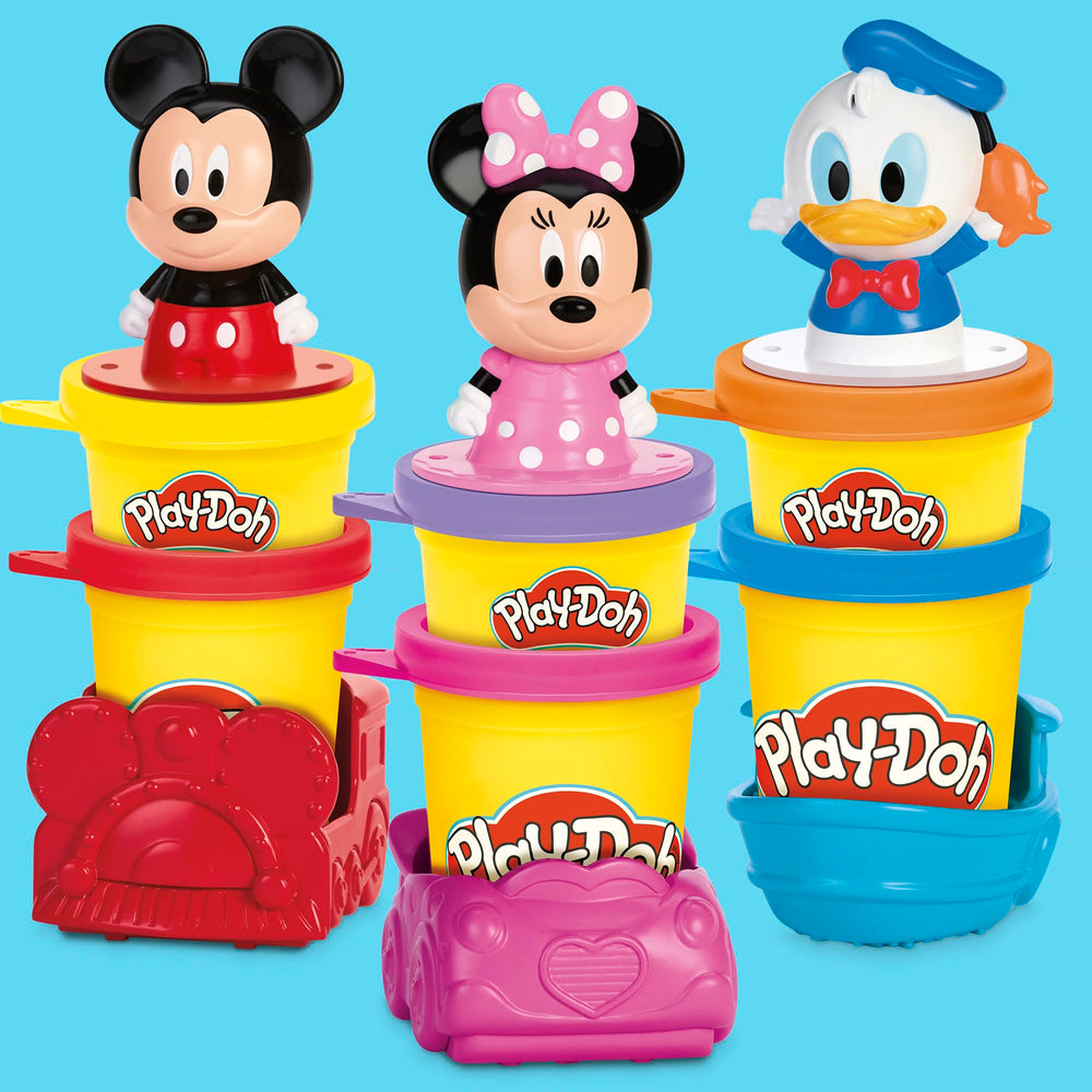 Play-Doh seis colores abiertos sobre mesa para compartir creatividad