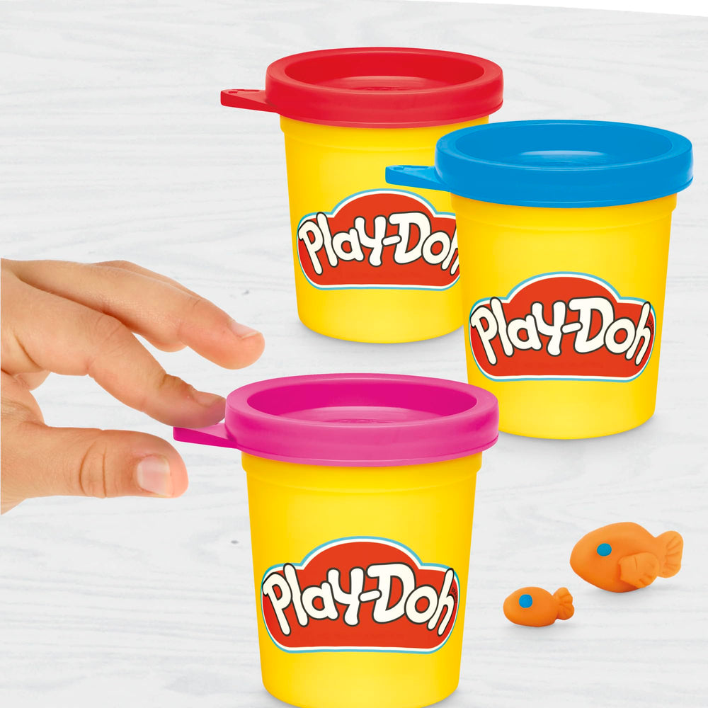 Play-Doh comparación con mano de niño ilustrando tamaño seguro