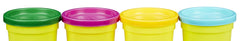 Play‑Doh masa en manos de niño demostrando control y desarrollo motor