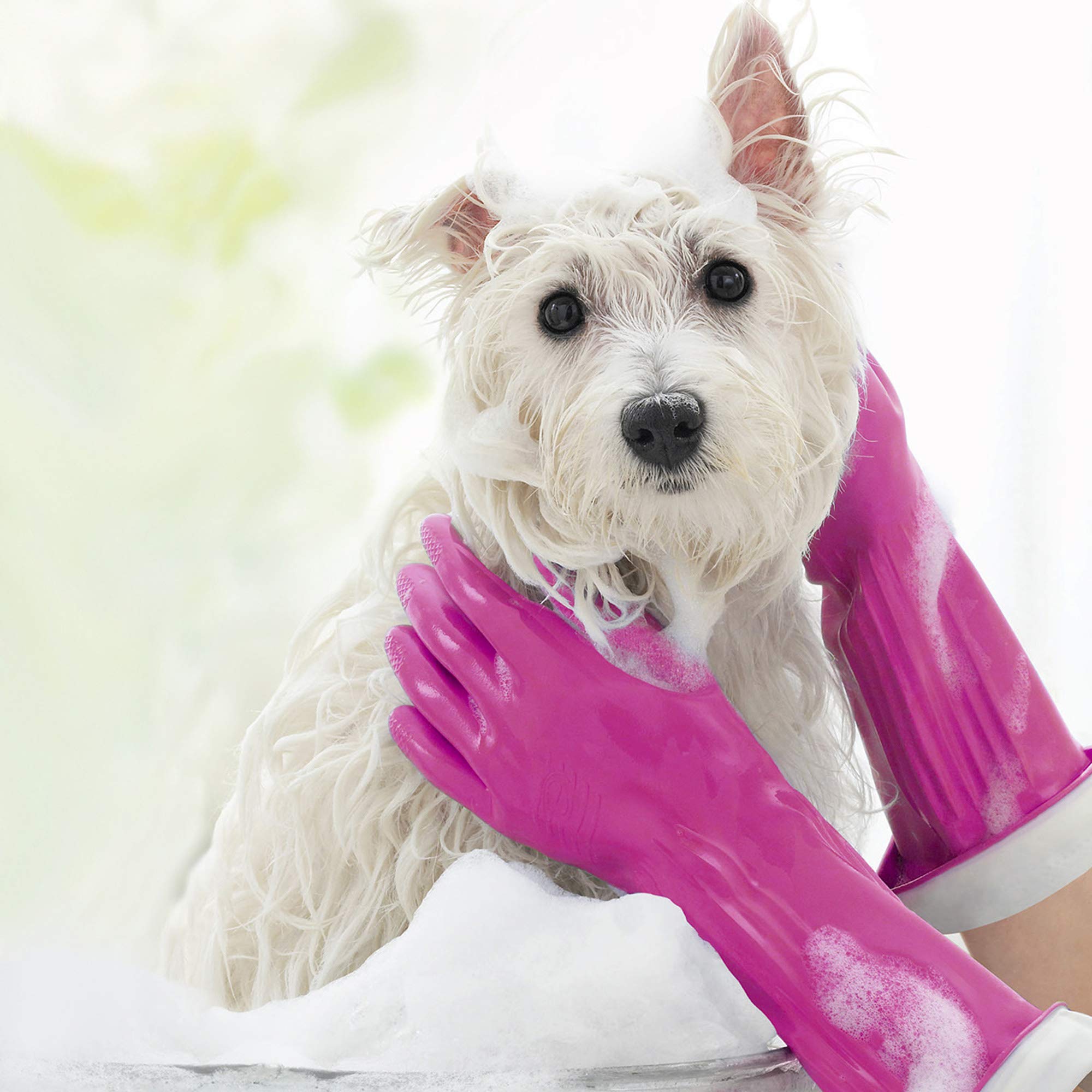 PLAYTEX O-Cedar guantes en uso fregando platos demostrando agarre y protección