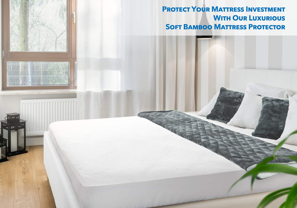 PlushDeluxe protector instalado en dormitorio mostrando un ambiente limpio y protegido