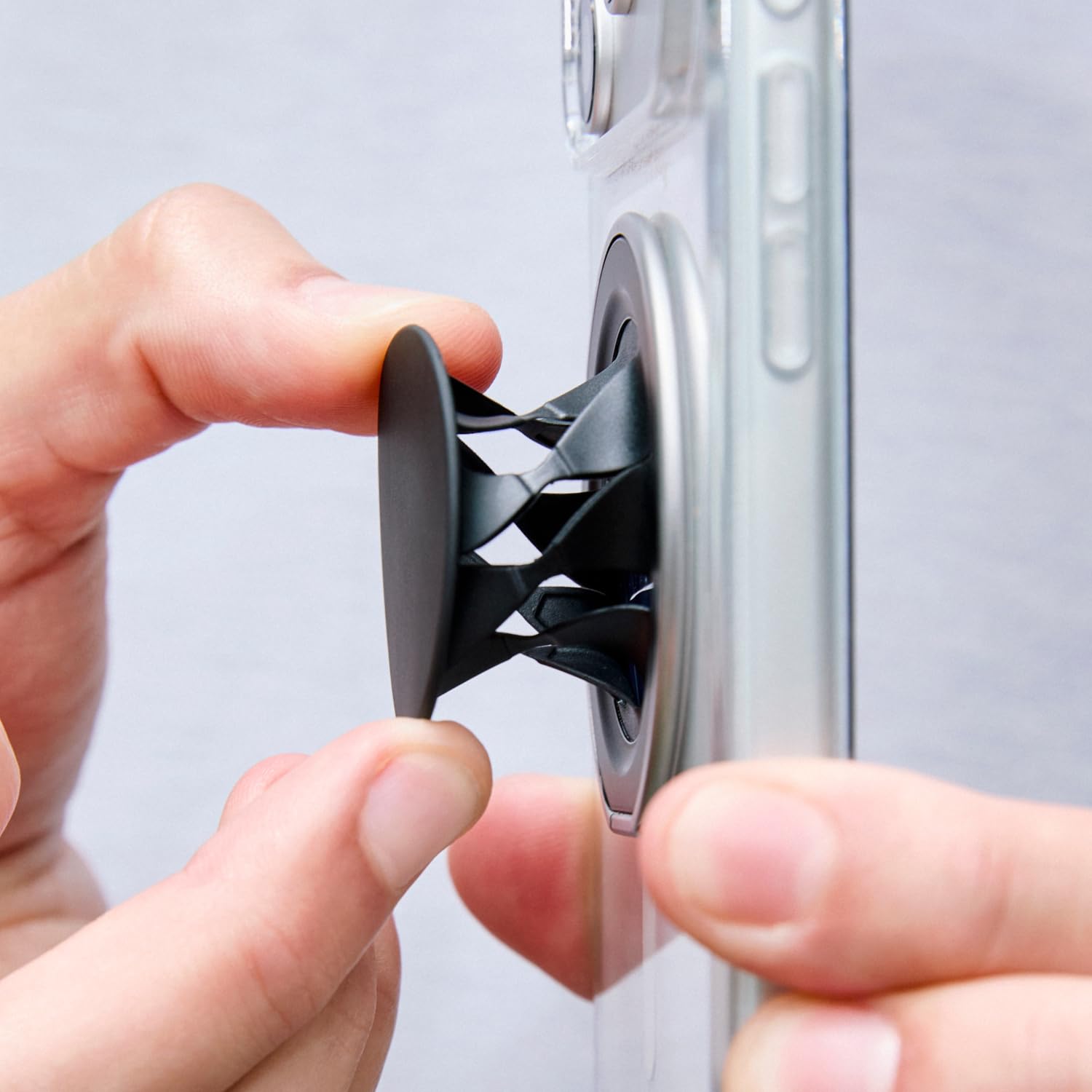 Base de aluminio y soporte de acero del PopSockets Low‑Pro que resalta su resistencia