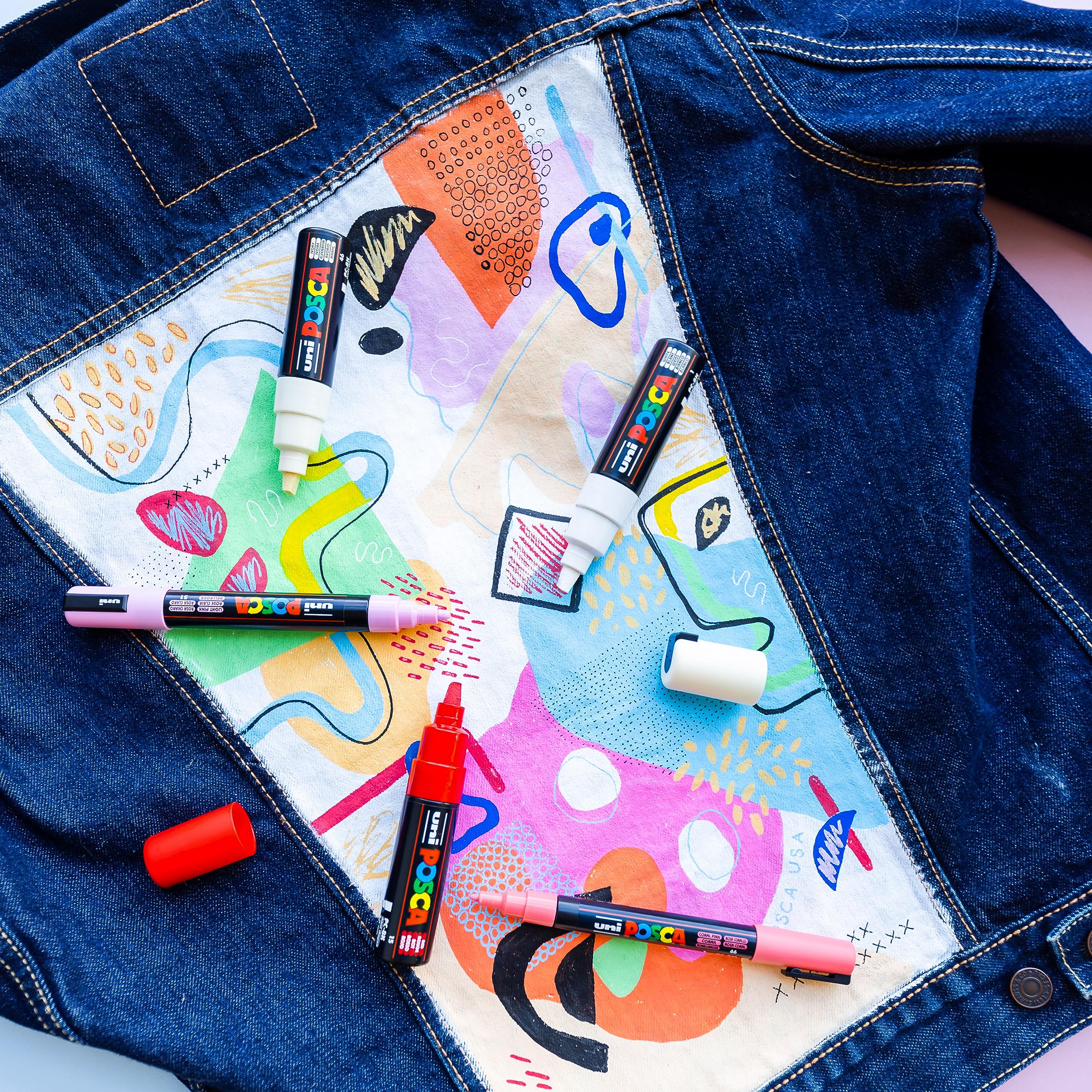 posca pigmento metálico de cerca mostrando textura uniforme y opacidad