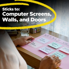 Post-it nota pegada en ventana Post-it demostrando fuerte adherencia y visibilidad