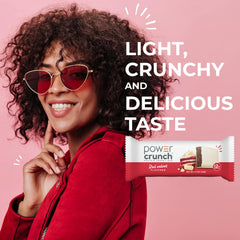 Power Crunch barrita en mano para comparar tamaño y facilitar decisión de compra