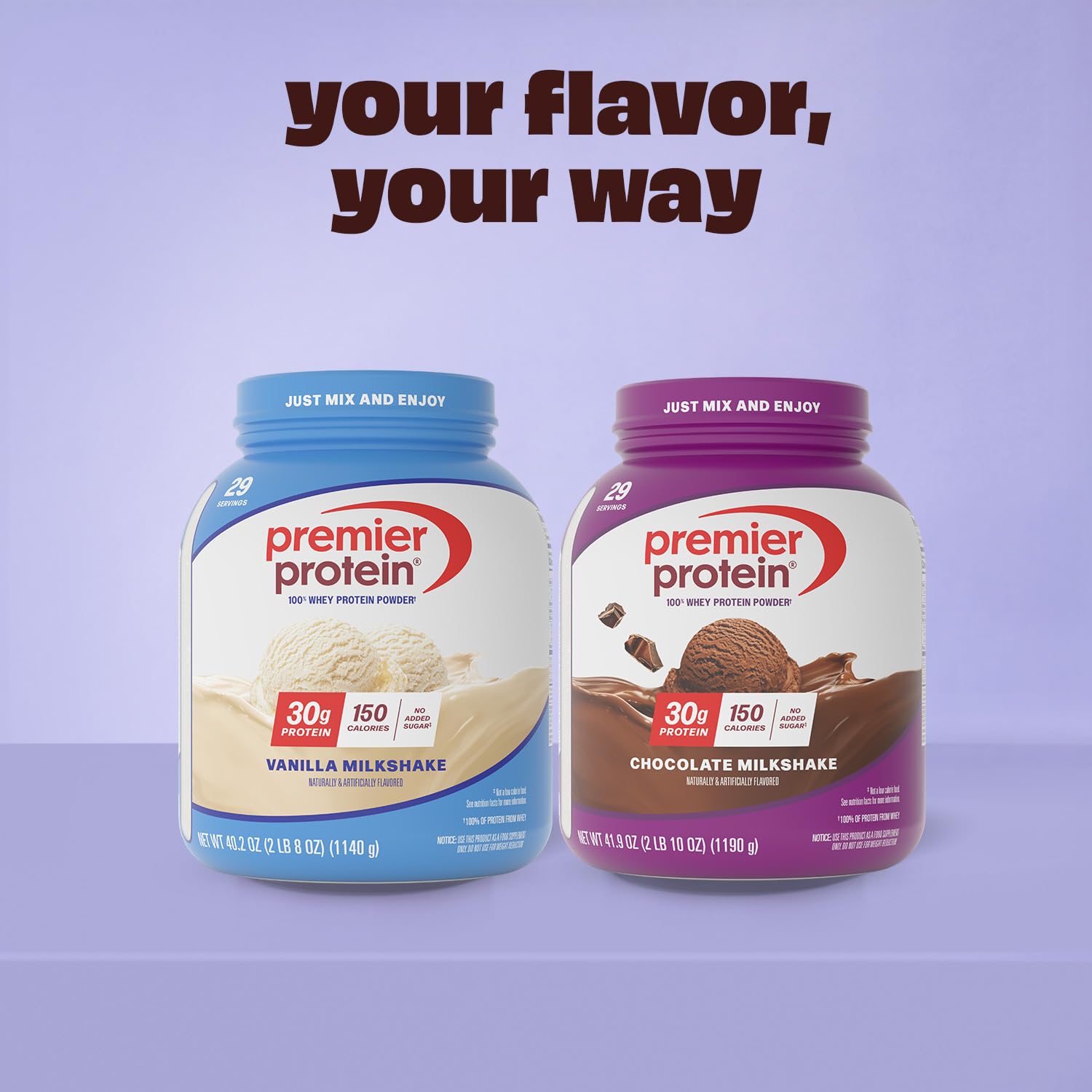 Premier Protein bote junto a mano para visualizar tamaño y porciones