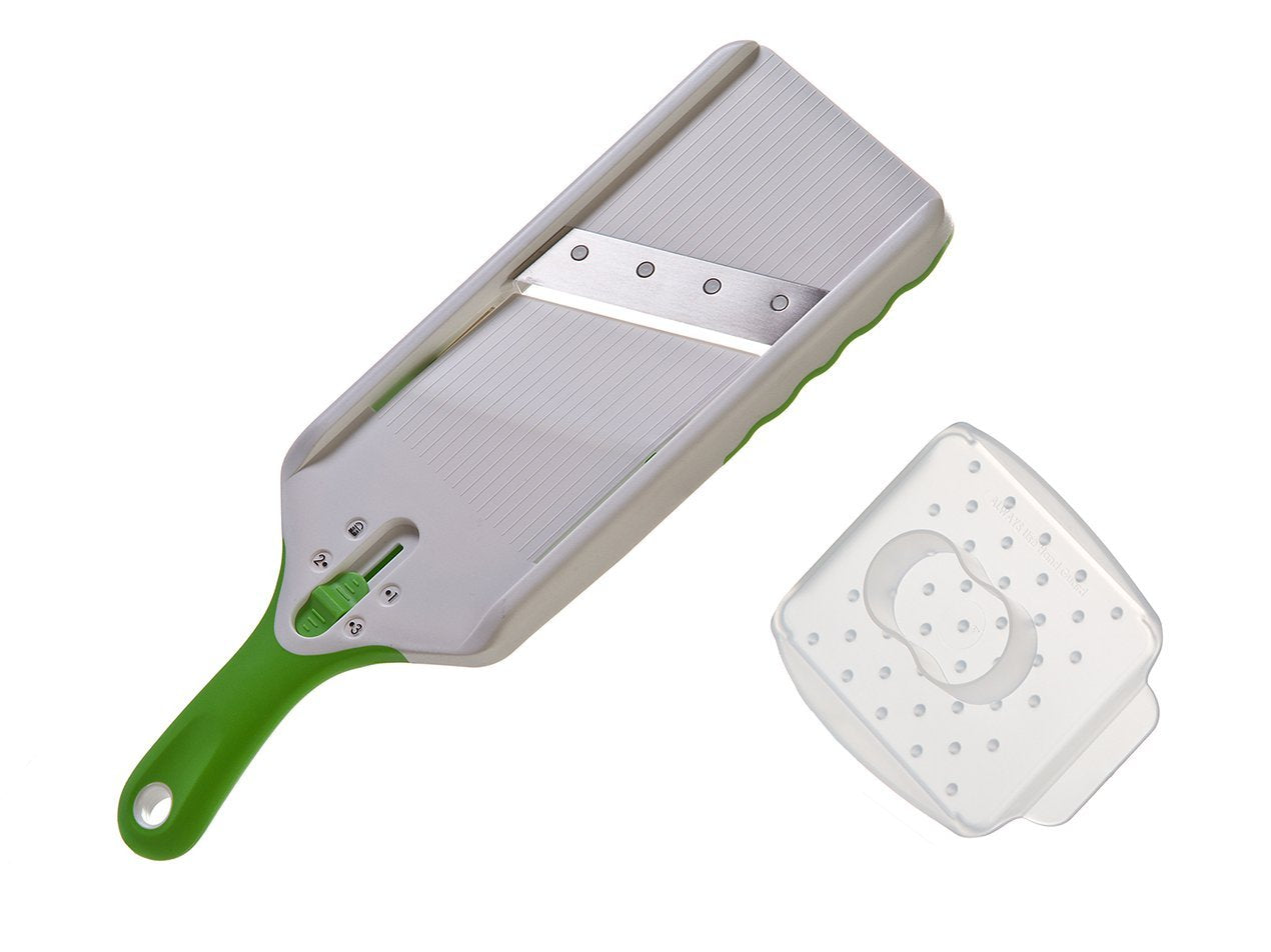 PrepSolutions Adjust-A-Slice en uso cortando pepino con guardamano, aumenta velocidad y seguridad