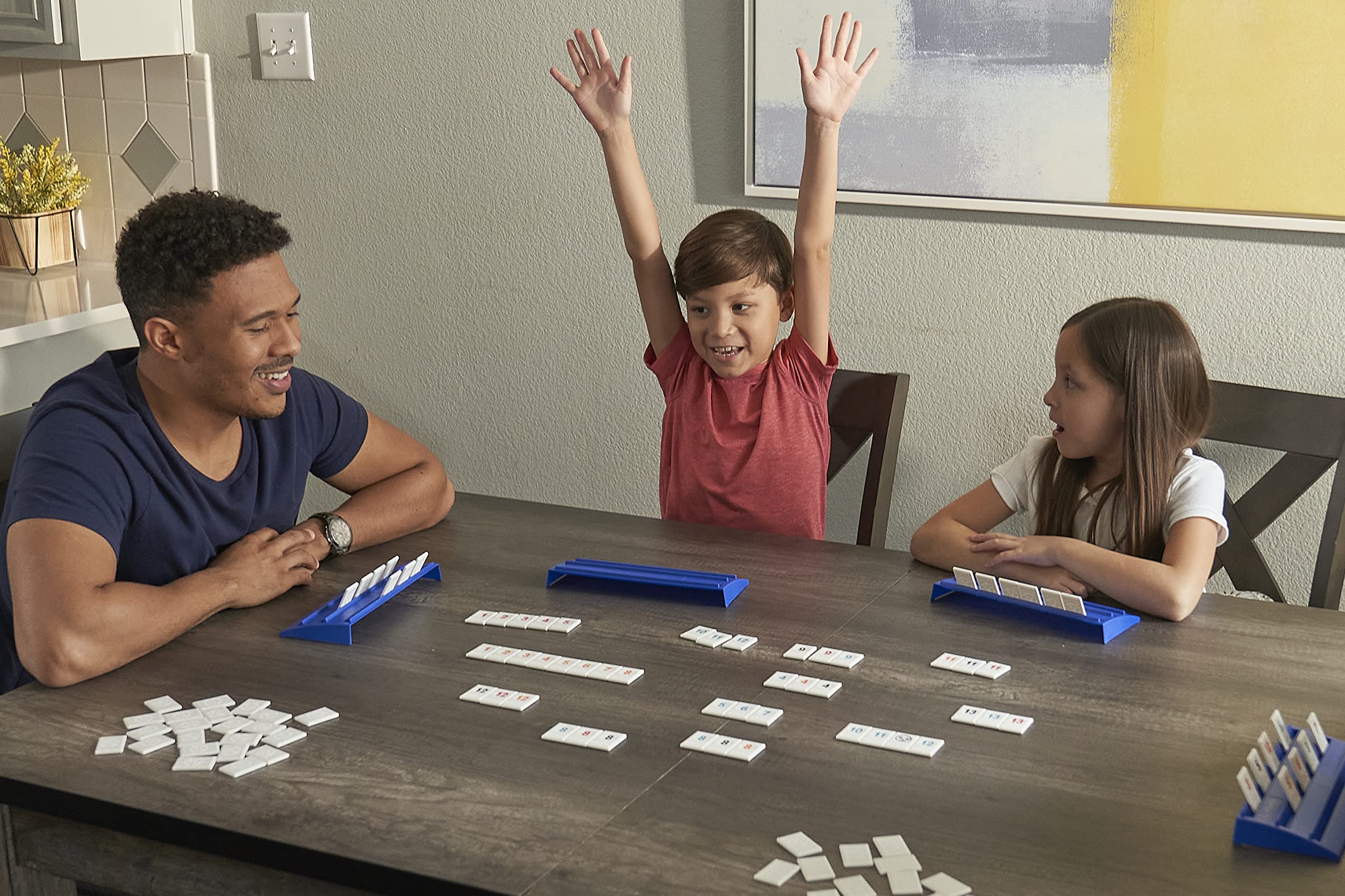 Pressman Rummikub detalle de fichas plásticas resistentes y legibles para juego