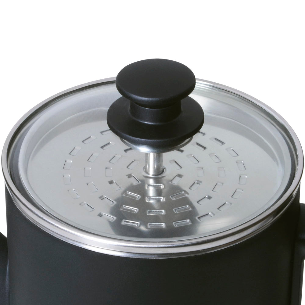 Presto cordless pot lifted from base demonstrating tangle-free serving and convenience benefit