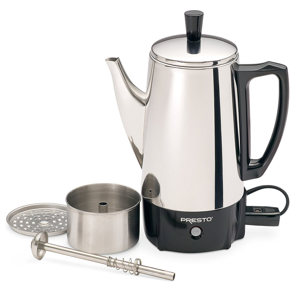 Presto en uso vertiendo café caliente a taza, ideal para desayunos rápidos