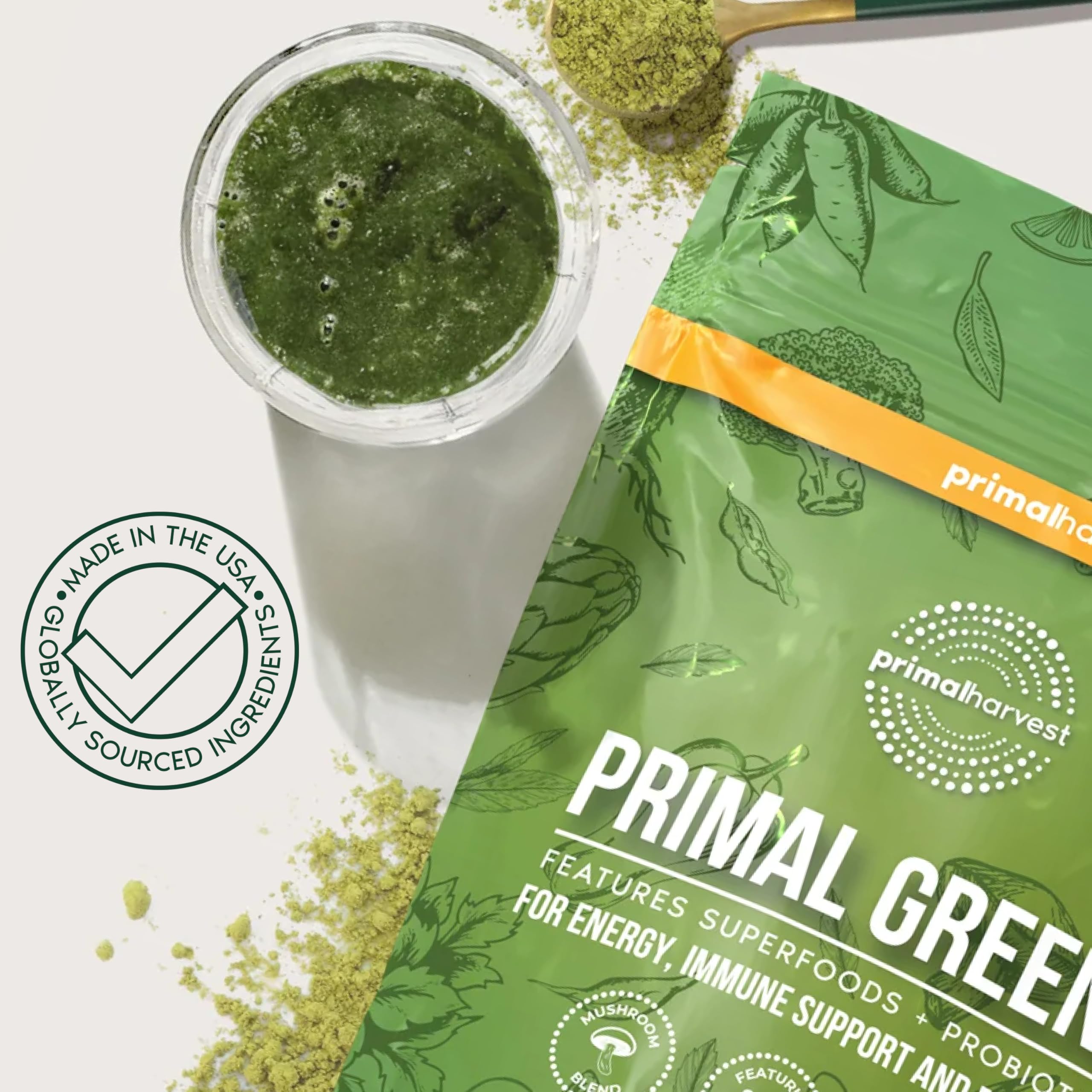 Primal Harvest bolsa junto a una mano para comparar tamaño