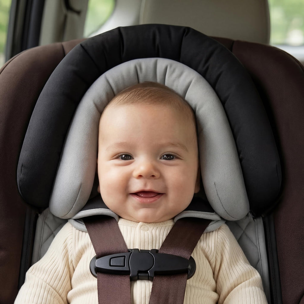 Pro Goleem inserto instalado en silla de coche, sujeta la cabeza del bebé