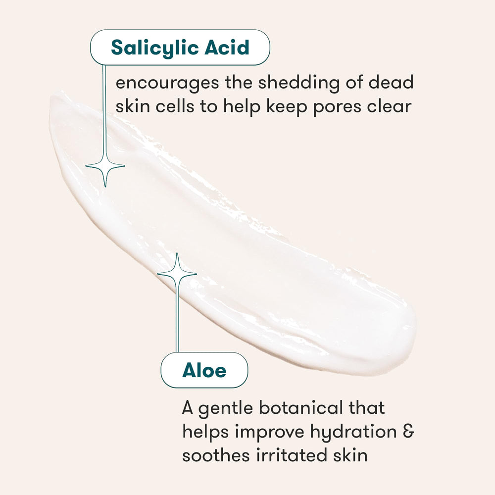 Proactiv limpiador en uso sobre rostro aplicando masaje suave para eliminar impurezas