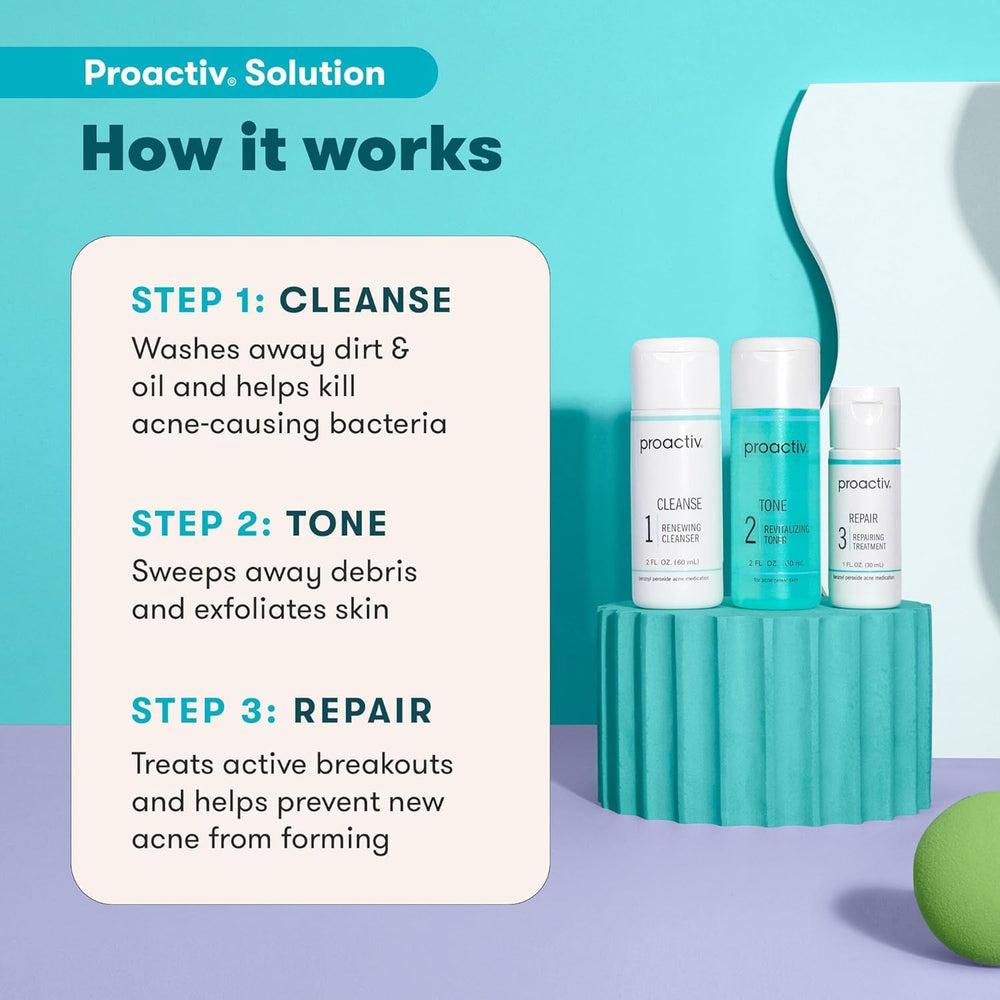 Proactiv Revitalizing Toner botella de cerca mostrando su fórmula exfoliante suave