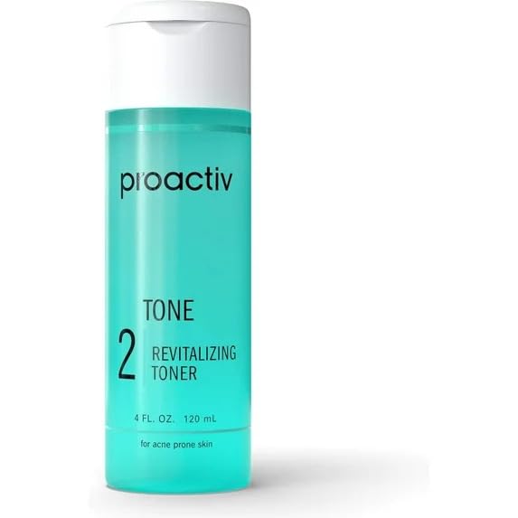 Proactiv aplicación del tónico en la rutina, prepara la piel y reduce brillo