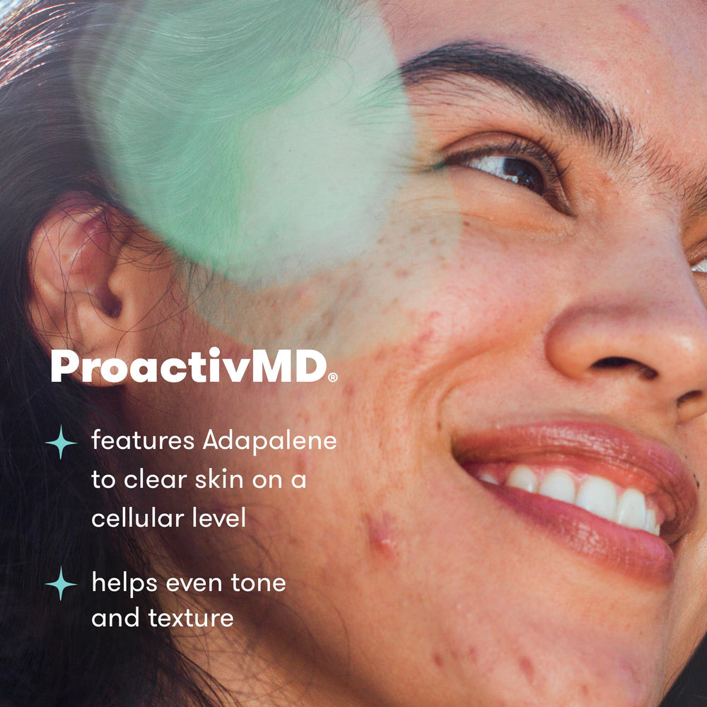 Ambiente de baño con ProactivMD sobre repisa, transmitiendo cuidado diario confortable