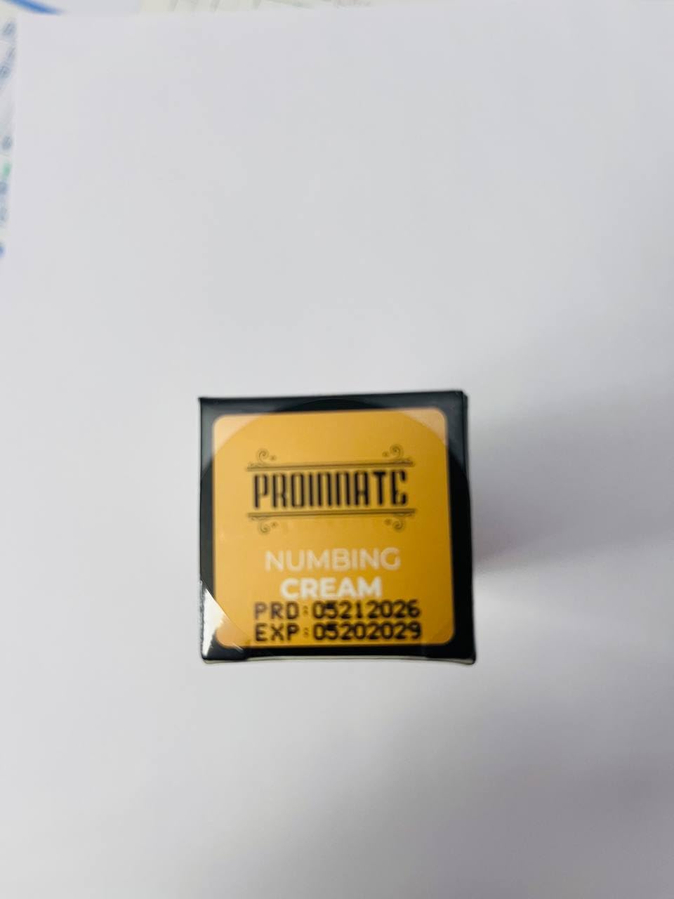 Proinnate crema en entorno de estética mostrando uso en procedimientos menores