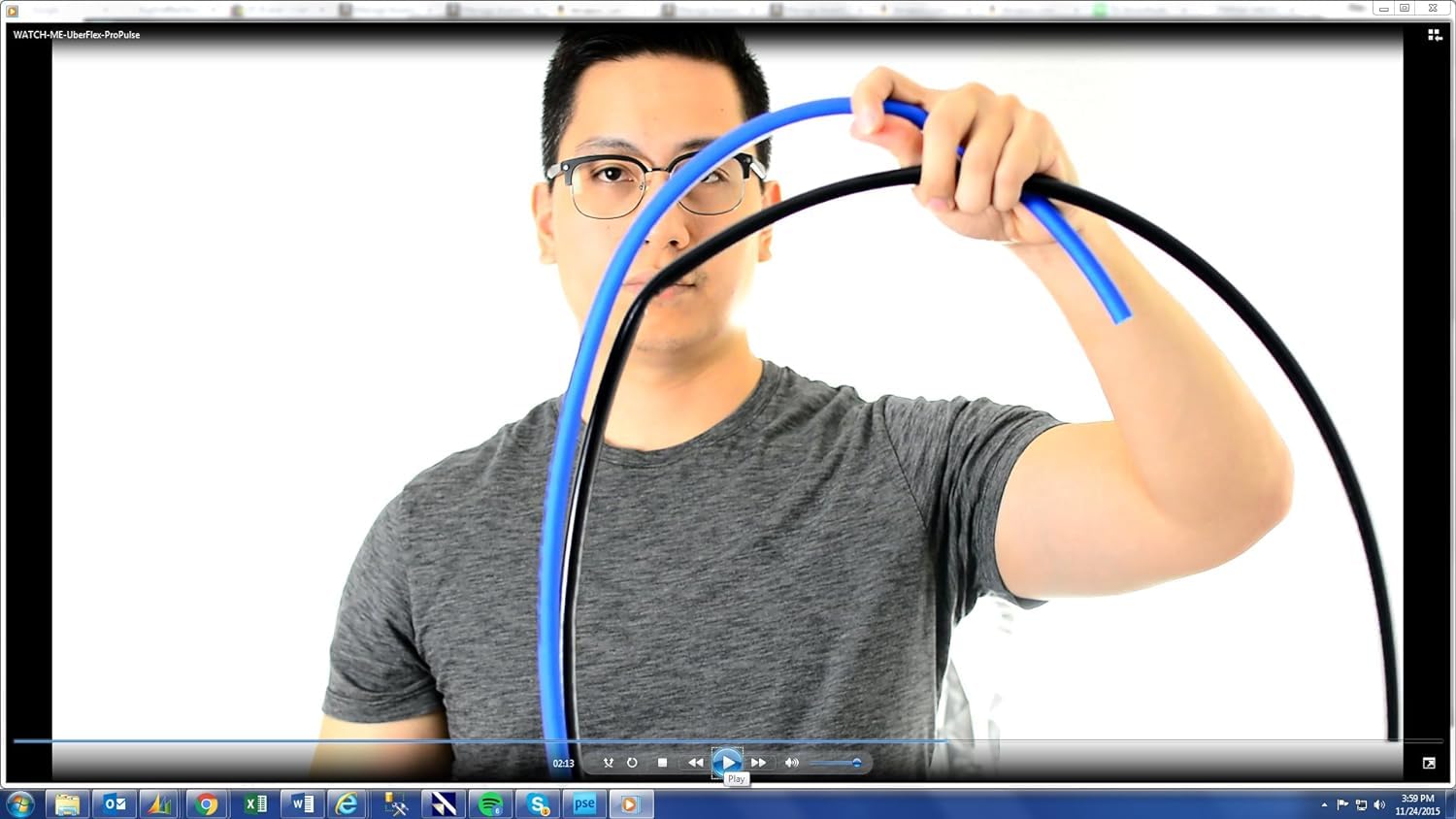 ProPulse UBERFLEX junto a un carrete para comparar longitud y escala