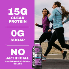 Protein2o botella en mano mostrando tamaño práctico y uso portátil