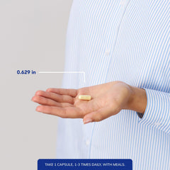 Pure Encapsulations frasco BenfoMax en mano para mostrar tamaño real
