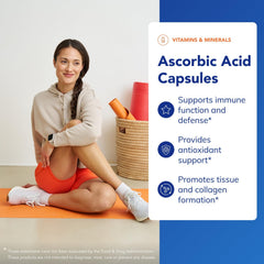 Pure Encapsulations cápsulas en la mano para comparar tamaño y facilitar la toma