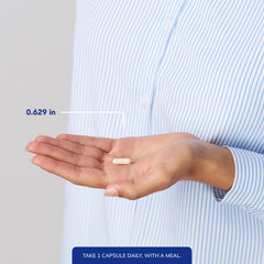 Pure Encapsulations cápsula junto a moneda para comparar tamaño y dosificación