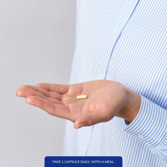 Pure Encapsulations persona tomando cápsula para uso cotidiano