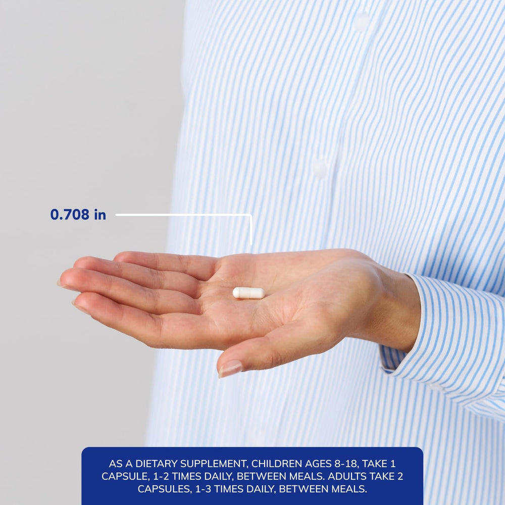 Pure Encapsulations cápsula en la mano para comparar tamaño y comodidad