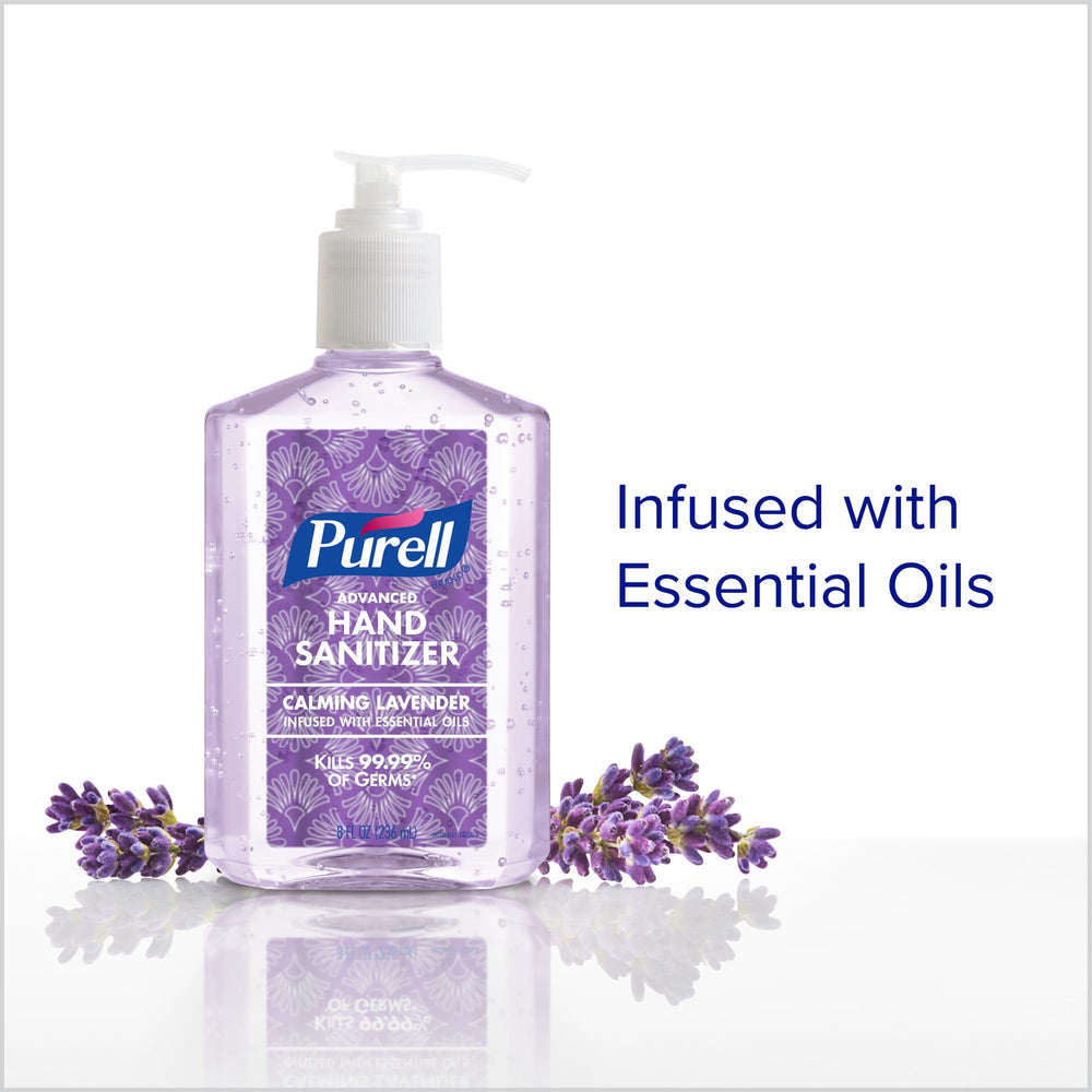 Purell botellas en cocina usadas por familia para higiene inmediata