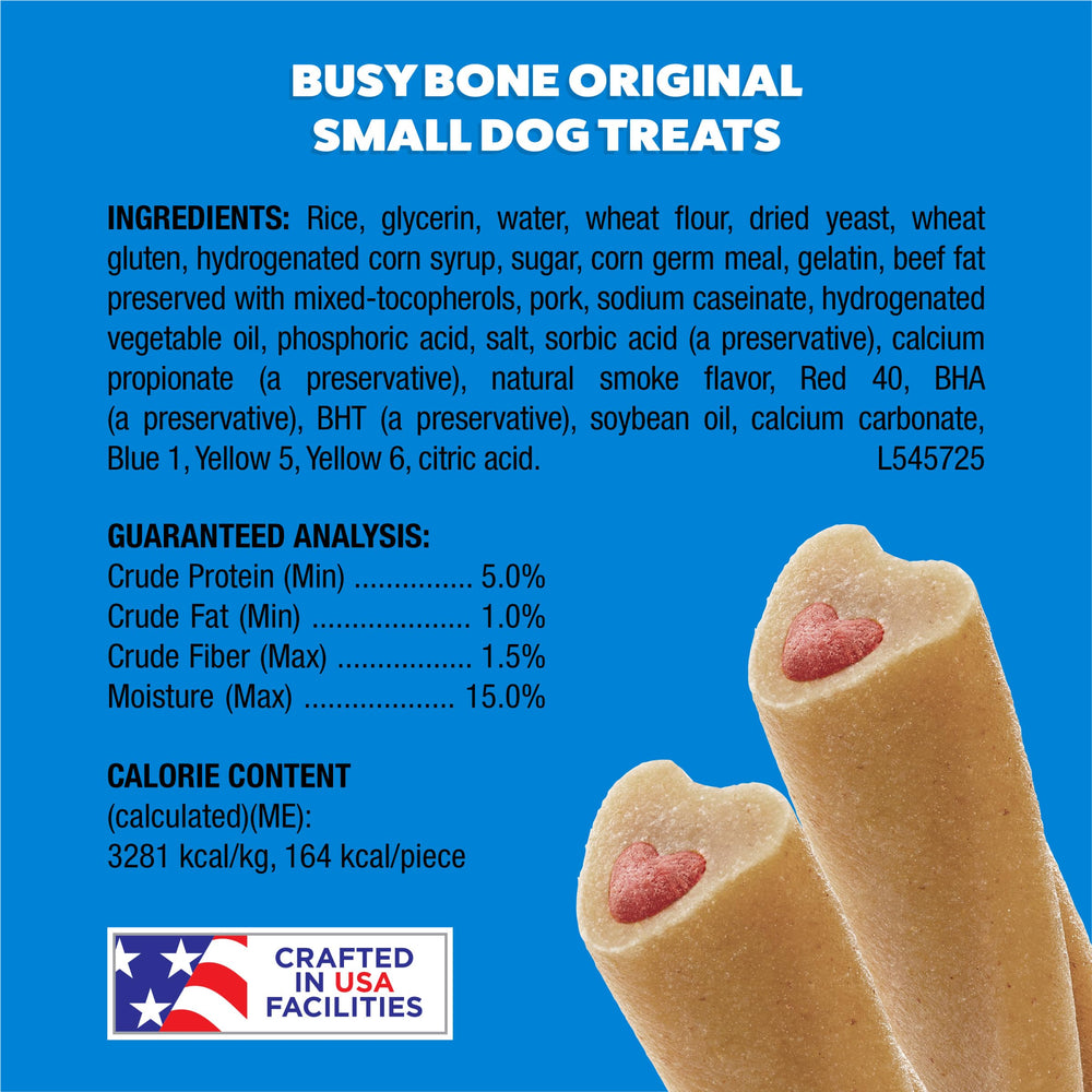 Bolsa abierta de Purina Busy mostrando varias golosinas listas